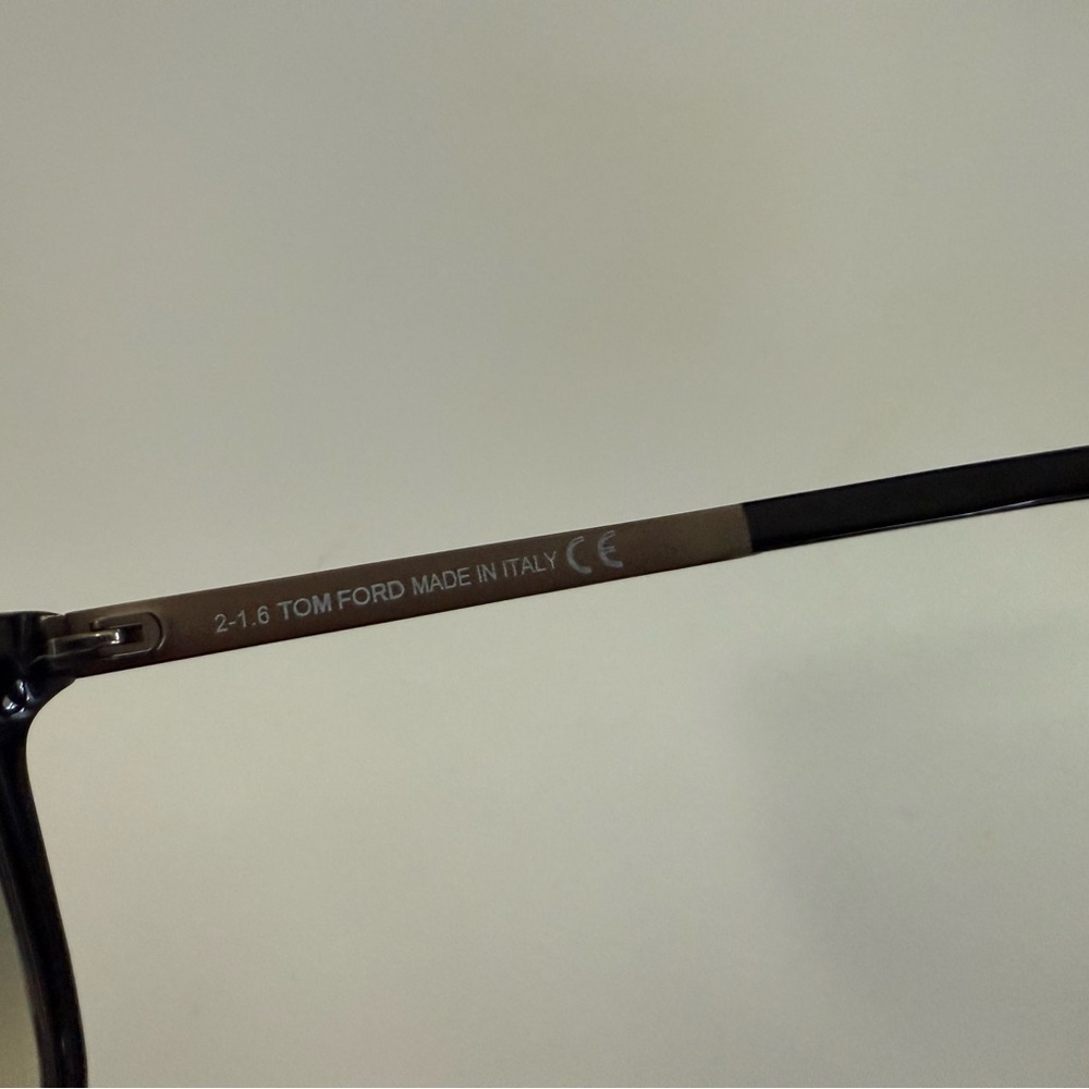 TOM FORD Karlie T392. Black frame with blue gradient shades. - Picture 9 of 12